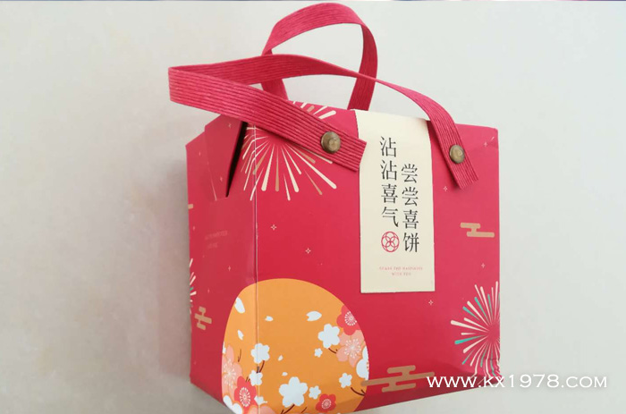 開心！收到去年代寫傳記客戶快遞來的喜餅